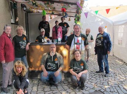 Straßenfestaufbauhelfer