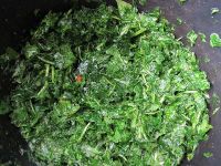 Zerstampfen der Blätter