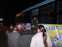 An der Bushaltestelle