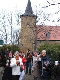 An der Kirche von Schallenburg