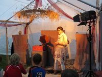 Silke Palmowski stimmt auf den Theaterabend ein