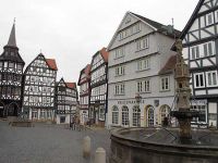 Marktplatz von Fritzlar mit Roland