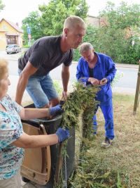 Abschmücken des Maibaums